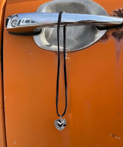 WHO'S WHO gallery（フーズフーギャラリー）の「アソートモチーフチョーカー（チョーカー・レディース・シルバー/シルバー系・FREE）」の2枚目の写真