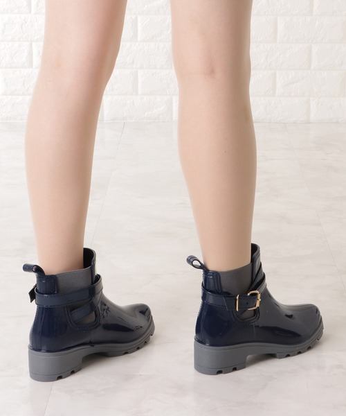 Lace Ladies（レースレディース）の「ベルト付きエナメル調ショート丈レインブーツ（レインシューズ・レディース・ブラック/ネイビー/レッド・23/24/25/22.5/24.5/23.5）」の21枚目の写真