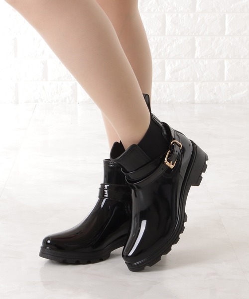 セール】ベルト付きエナメル調ショート丈レインブーツ（レインシューズ