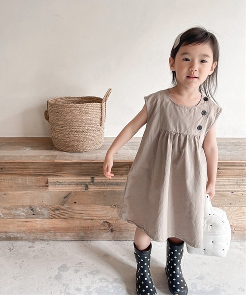 aimoha(アイモハ)の「aimoha-KIDS- 子供服 コットン無地ワンピース(ワンピース・キッズ・ライトベージュ/ダークベージュ・80/90/100/110/120/130)」の3枚目の写真
