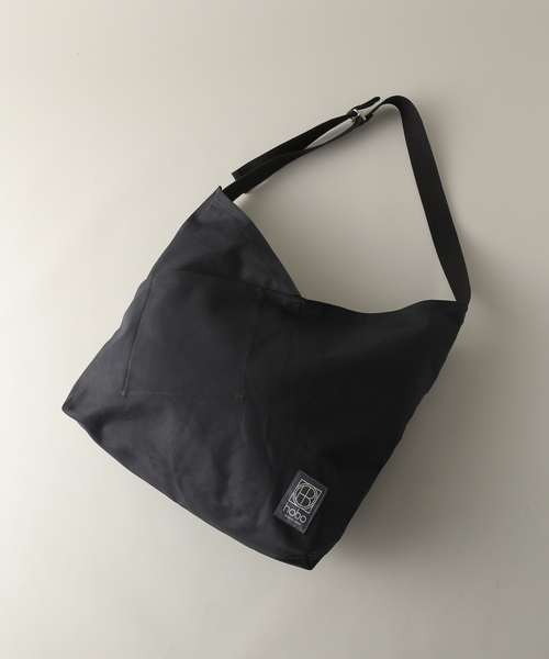 hobo(ホーボー)の「【hobo/ホーボー】別注AZUMA SHOULDER BAG CANVAS M(ショルダーバッグ・メンズ・ブラック/キャメル・FREE)」の2枚目の写真