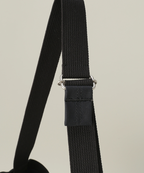 hobo(ホーボー)の「【hobo/ホーボー】別注AZUMA SHOULDER BAG CANVAS M(ショルダーバッグ・メンズ・ブラック/キャメル・FREE)」の9枚目の写真