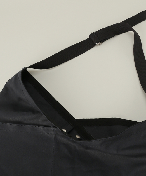 hobo(ホーボー)の「【hobo/ホーボー】別注AZUMA SHOULDER BAG CANVAS M(ショルダーバッグ・メンズ・ブラック/キャメル・FREE)」の8枚目の写真