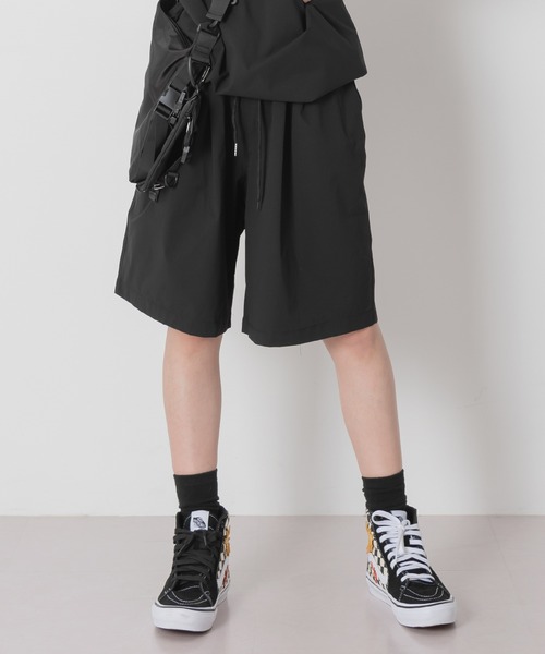 FOLLOWIN（フォロウィン）の「【UNISEX】バミューダピンタックショートパンツ（カーゴパンツ・メンズ・ブラック/グレー/カーキ・FREE）」の6枚目の写真