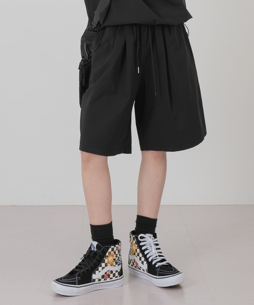 FOLLOWIN（フォロウィン）の「【UNISEX】バミューダピンタックショートパンツ（カーゴパンツ・メンズ・ブラック/グレー/カーキ・FREE）」の9枚目の写真