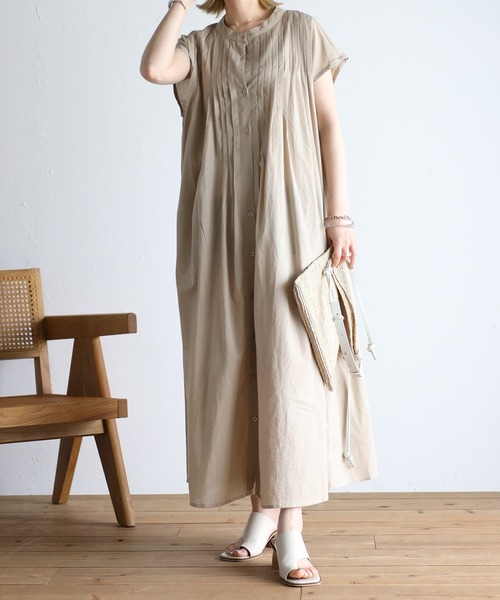 Fizz(フィズ)の「コットンキャンブリック フレンチスリーブタックワンピース(ワンピース・レディース・ブラック/ダークブルー/グレイッシュベージュ・M)」の3枚目の写真