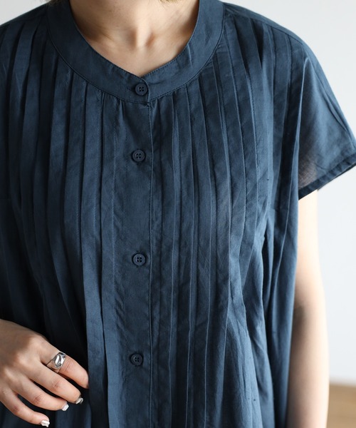 Fizz(フィズ)の「コットンキャンブリック フレンチスリーブタックワンピース(ワンピース・レディース・ブラック/ダークブルー/グレイッシュベージュ・M)」の14枚目の写真