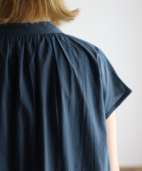 Fizz(フィズ)の「コットンキャンブリック フレンチスリーブタックワンピース(ワンピース・レディース・ブラック/ダークブルー/グレイッシュベージュ・M)」の16枚目の写真