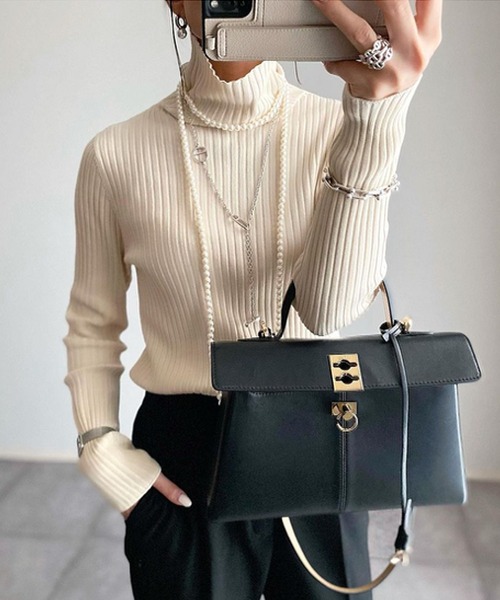 Emma Taylor(エマテイラー)の「ダブルカラーリブタートルニット(ニット/セーター・レディース・ブラック/ベージュ/グリーン系その他・FREE)」の1枚目の写真