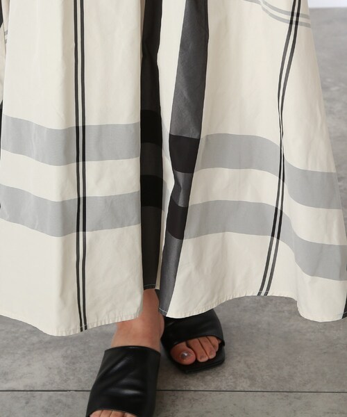 THE SHOP TK （ザ ショップ ティーケー ）の「◆チェック柄ギャザースカート（スカート・レディース・ホワイト系4/ブラック系1/ネイビー系1・12/11/13）」の21枚目の写真