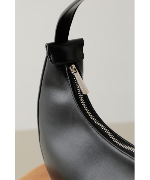 crie conforto（クリーコンフォルト）の「三日月形ワンショルダー（ショルダーバッグ・レディース・アイボリー/ブラック/ライトベージュ・FREE）」の8枚目の写真