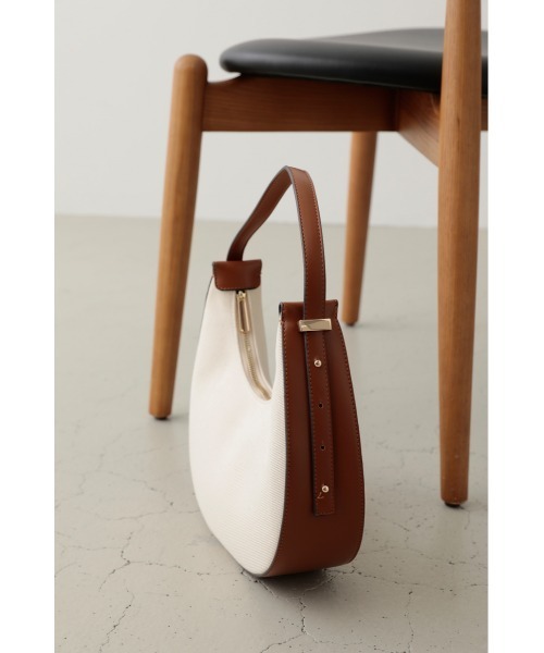 crie conforto（クリーコンフォルト）の「三日月形ワンショルダー（ショルダーバッグ・レディース・アイボリー/ブラック/ライトベージュ・FREE）」の5枚目の写真