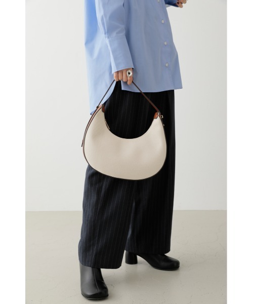 crie conforto（クリーコンフォルト）の「三日月形ワンショルダー（ショルダーバッグ・レディース・アイボリー/ブラック/ライトベージュ・FREE）」の10枚目の写真
