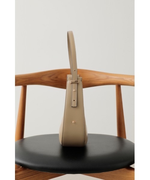 crie conforto（クリーコンフォルト）の「三日月形ワンショルダー（ショルダーバッグ・レディース・アイボリー/ブラック/ライトベージュ・FREE）」の22枚目の写真