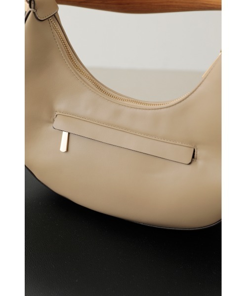 crie conforto（クリーコンフォルト）の「三日月形ワンショルダー（ショルダーバッグ・レディース・アイボリー/ブラック/ライトベージュ・FREE）」の15枚目の写真