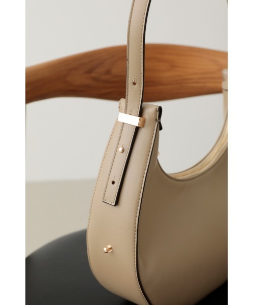 crie conforto（クリーコンフォルト）の「三日月形ワンショルダー（ショルダーバッグ・レディース・アイボリー/ブラック/ライトベージュ・FREE）」の7枚目の写真