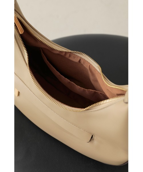 crie conforto（クリーコンフォルト）の「三日月形ワンショルダー（ショルダーバッグ・レディース・アイボリー/ブラック/ライトベージュ・FREE）」の11枚目の写真