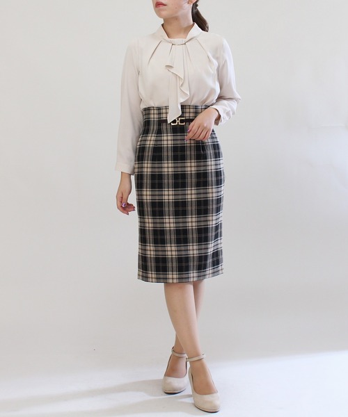 ASTORIA ODIER（アストリアオディール）の「金具ボウタイブラウス（シャツ/ブラウス・レディース・ホワイト/ベージュ/ブラウン/ラベンダー/スモークピンク・SMALL/MEDIUM/LARGE）」の7枚目の写真