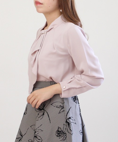 ASTORIA ODIER（アストリアオディール）の「金具ボウタイブラウス（シャツ/ブラウス・レディース・ホワイト/ベージュ/ブラウン/ラベンダー/スモークピンク・SMALL/MEDIUM/LARGE）」の17枚目の写真