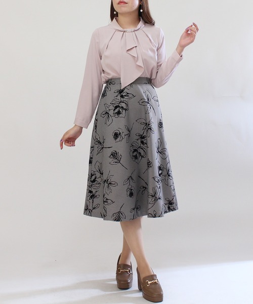 ASTORIA ODIER（アストリアオディール）の「金具ボウタイブラウス（シャツ/ブラウス・レディース・ホワイト/ベージュ/ブラウン/ラベンダー/スモークピンク・SMALL/MEDIUM/LARGE）」の19枚目の写真