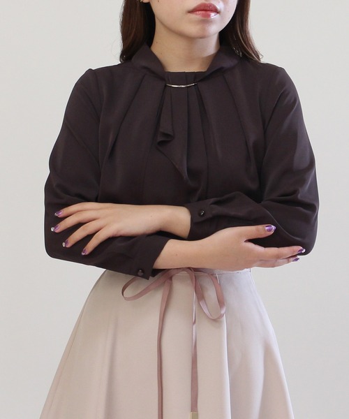 ASTORIA ODIER（アストリアオディール）の「金具ボウタイブラウス（シャツ/ブラウス・レディース・ホワイト/ベージュ/ブラウン/ラベンダー/スモークピンク・SMALL/MEDIUM/LARGE）」の12枚目の写真