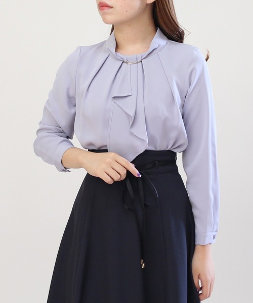 ASTORIA ODIER（アストリアオディール）の「金具ボウタイブラウス（シャツ/ブラウス・レディース・ホワイト/ベージュ/ブラウン/ラベンダー/スモークピンク・SMALL/MEDIUM/LARGE）」の9枚目の写真