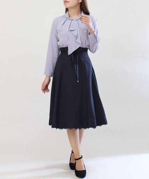 ASTORIA ODIER（アストリアオディール）の「金具ボウタイブラウス（シャツ/ブラウス・レディース・ホワイト/ベージュ/ブラウン/ラベンダー/スモークピンク・SMALL/MEDIUM/LARGE）」の11枚目の写真