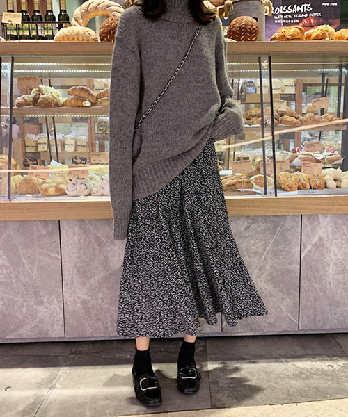 c.u.l(シーユーエル)の「小花柄フレアスカート culw308(スカート・レディース・ホワイト/ブラック・FREE)」の4枚目の写真