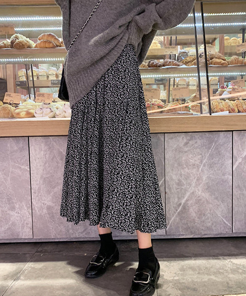 c.u.l(シーユーエル)の「小花柄フレアスカート culw308(スカート・レディース・ホワイト/ブラック・FREE)」の6枚目の写真