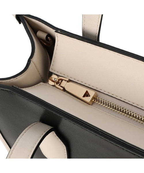 Guess（ゲス）の「SILVANA 2 Compartment Tote（トートバッグ・レディース・ブラック・ONE SIZE）」の4枚目の写真
