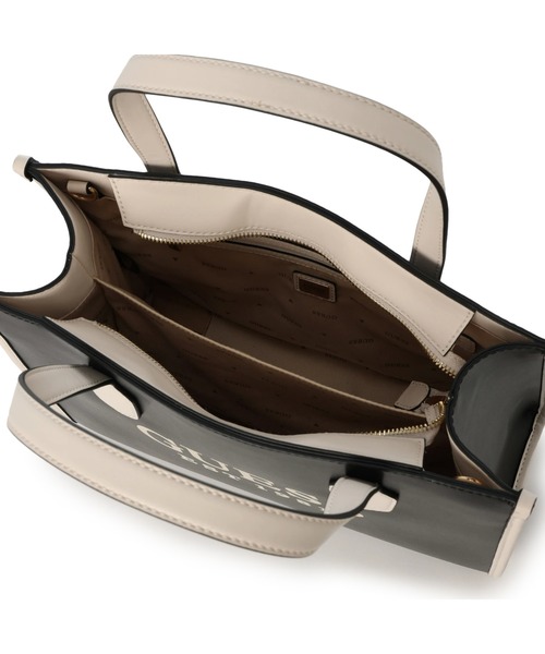 Guess（ゲス）の「SILVANA 2 Compartment Tote（トートバッグ・レディース・ブラック・ONE SIZE）」の2枚目の写真