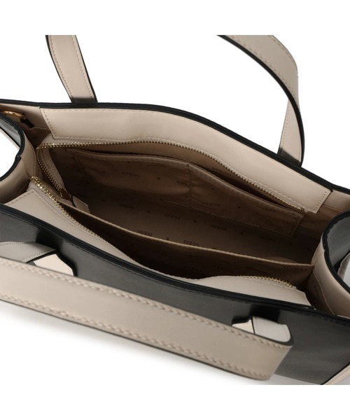 Guess（ゲス）の「SILVANA 2 Compartment Tote（トートバッグ・レディース・ブラック・ONE SIZE）」の14枚目の写真