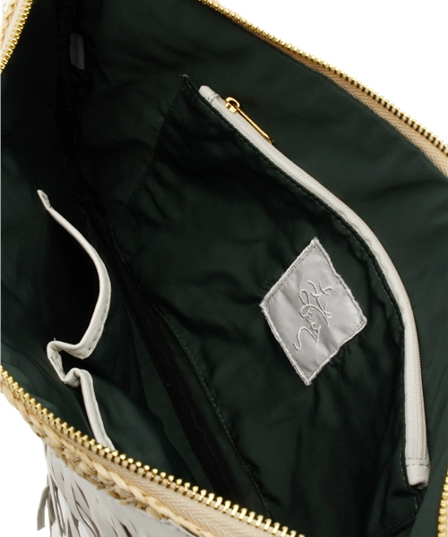 BEAUTY&YOUTH UNITED ARROWS（ビューティーアンドユースユナイテッドアローズ）の「BYSF Le vernis ラフィア フリンジクラッチ◆（クラッチバッグ・レディース・ホワイト/ブラック・フリー）」の6枚目の写真