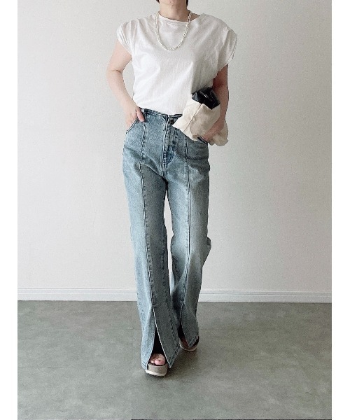Yucca(ユッカ)の「前スリットセミフレアデニムパンツ(MEKKE 低身長向け)(デニムパンツ・レディース・ベージュ/ブルー・SMALL/MEDIUM/X-SMALL)」の6枚目の写真