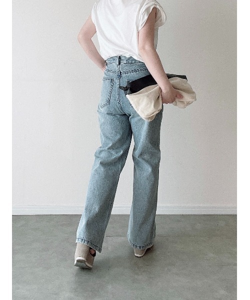 Yucca(ユッカ)の「前スリットセミフレアデニムパンツ(MEKKE 低身長向け)(デニムパンツ・レディース・ベージュ/ブルー・SMALL/MEDIUM/X-SMALL)」の9枚目の写真