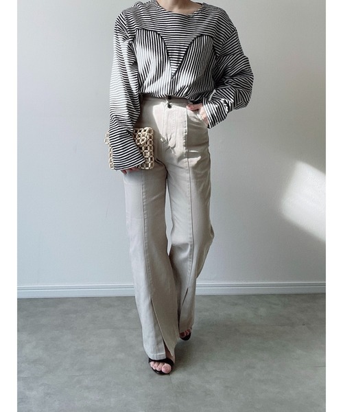 Yucca(ユッカ)の「前スリットセミフレアデニムパンツ(MEKKE 低身長向け)(デニムパンツ・レディース・ベージュ/ブルー・SMALL/MEDIUM/X-SMALL)」の19枚目の写真