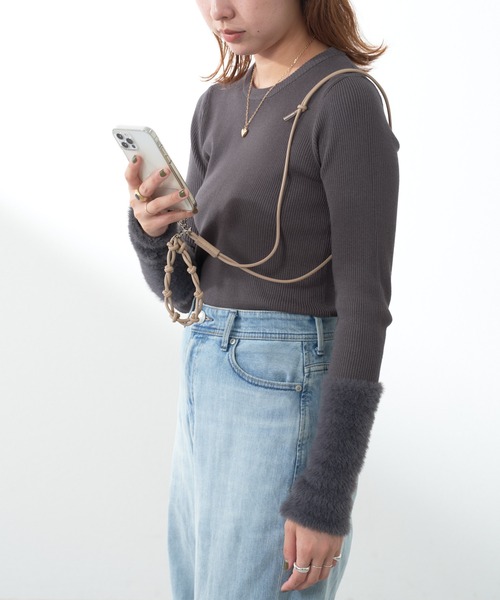 Beau're（ヴュレ）の「《BEAURE/ビュレ》レザーコードスマホストラップ3（スマホグッズ・レディース・グレー/ベージュ/パープル/ブラック/ライトグレー・FREE）」の4枚目の写真