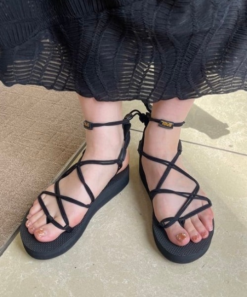 Teva(テバ)の「TEVA / MIDFORM INFINITY(サンダル・レディース・ブラウン系その他3/ブラック/ベージュ・5/6/7/8)」の15枚目の写真
