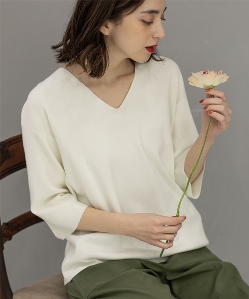 OPAQUE.CLIP（オペークドットクリップ）の「◆ドライタッチVネックニット【洗濯機洗い可/アンチピリング】（ニット/セーター・レディース・ブルー/ブラック/ホワイト系/ライトグレー/ホワイト系その他/ピンク系・36/38/40/42）」の3枚目の写真