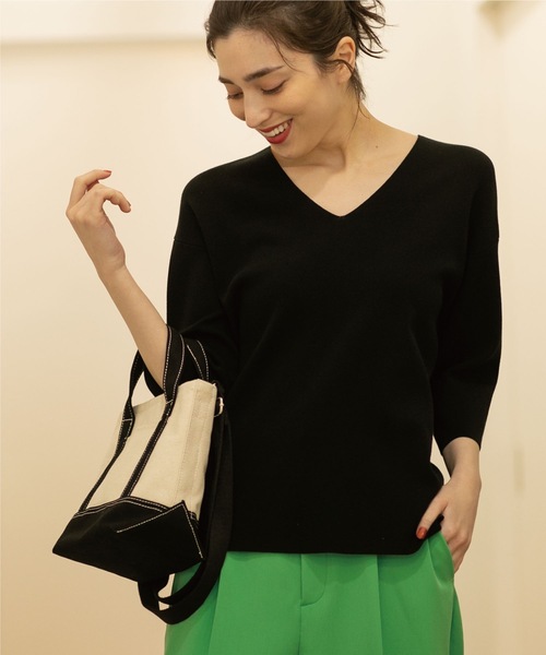 OPAQUE.CLIP（オペークドットクリップ）の「◆ドライタッチVネックニット【洗濯機洗い可/アンチピリング】（ニット/セーター・レディース・ブルー/ブラック/ホワイト系/ライトグレー/ホワイト系その他/ピンク系・36/38/40/42）」の16枚目の写真