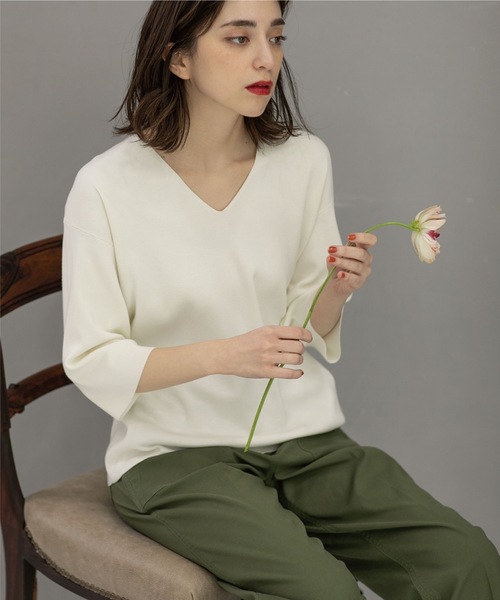 OPAQUE.CLIP（オペークドットクリップ）の「◆ドライタッチVネックニット【洗濯機洗い可/アンチピリング】（ニット/セーター・レディース・ブルー/ブラック/ホワイト系/ライトグレー/ホワイト系その他/ピンク系・36/38/40/42）」の9枚目の写真