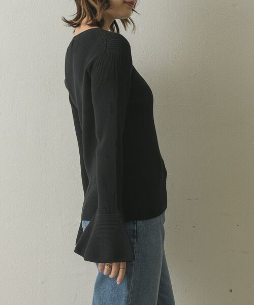 Kari & lili（カウリアンドリィリィ）の「フレアースリーブニットPO（ニット/セーター・レディース・ブラック/オフホワイト/ダークブルー・FREE）」の12枚目の写真