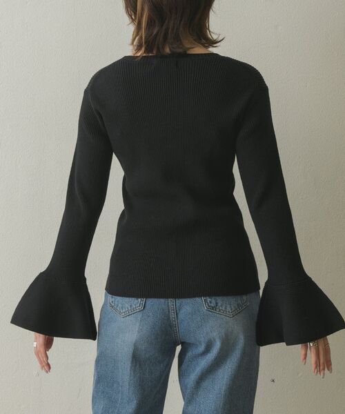 Kari & lili（カウリアンドリィリィ）の「フレアースリーブニットPO（ニット/セーター・レディース・ブラック/オフホワイト/ダークブルー・FREE）」の13枚目の写真