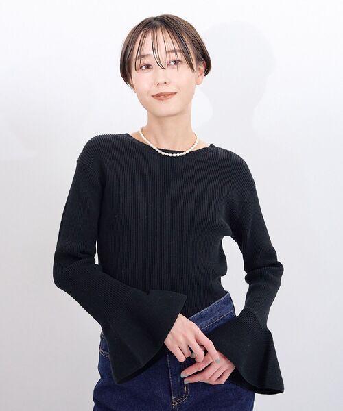 Kari & lili（カウリアンドリィリィ）の「フレアースリーブニットPO（ニット/セーター・レディース・ブラック/オフホワイト/ダークブルー・FREE）」の19枚目の写真