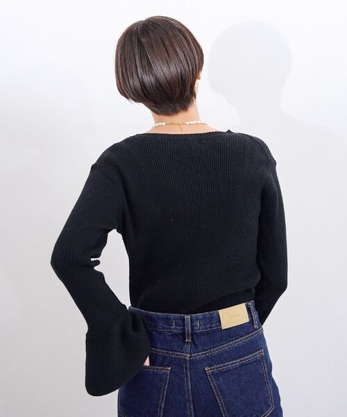 Kari & lili（カウリアンドリィリィ）の「フレアースリーブニットPO（ニット/セーター・レディース・ブラック/オフホワイト/ダークブルー・FREE）」の21枚目の写真