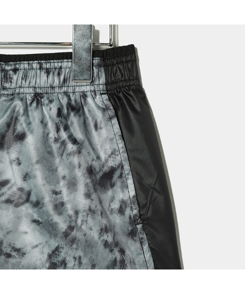 SKINS(スキンズ)の「SKINS(スキンズ)プリントランニングパンツ(その他パンツ・レディース・サックスブルー系/グレー・40/38)」の10枚目の写真