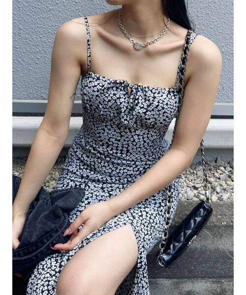 EVRIS（エヴリス）の「【WEB限定】フラワーキャミロングワンピース（ワンピース・レディース・ブラック/ブルー/グリーン・FREE）」の2枚目の写真
