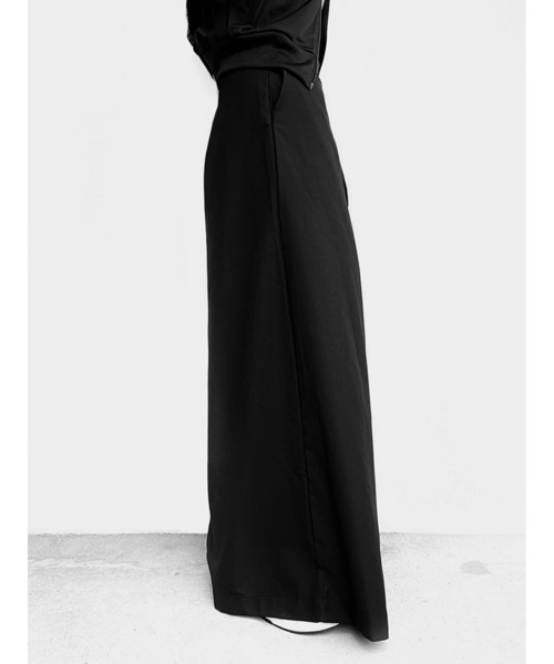 LVEU.(ラブユ.)の「Inparted tuck flare pants / インパーテッドタックフレアパンツ(Ai select)(その他パンツ・レディース・ブラック・FREE)」の3枚目の写真