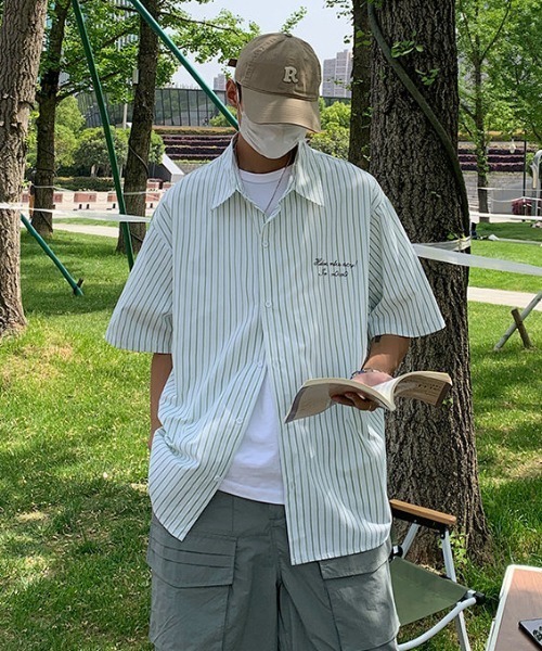 MGV(エムジーヴィー)の「ワンポイントストライプ半袖シャツ(シャツ/ブラウス・メンズ・グレー/グリーン・MEDIUM/LARGE/X-LARGE)」の2枚目の写真
