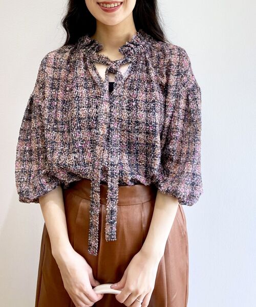 OPAQUE.CLIP（オペークドットクリップ）の「◆ツイードライクプリントボウタイブラウス【洗濯機洗い可】（シャツ/ブラウス・レディース・ピンク系6/グリーン系その他3・36/40/38）」の11枚目の写真